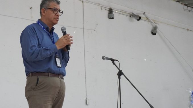 El Director del Cetis 161 de Tala, Juan Manuel Guerrero Vera, agradeció la confianza de los padres de familia para que sus hijos estudien su bachillerato técnico en esta escuela. Fotografía: Alma Aileen Castañeda Garnica.